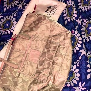 Coach purse in great shape no rips or tears..